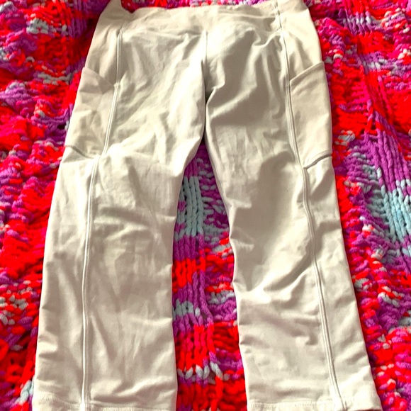 WHITE/OFF SIZE 8 LULULEMON CROPS, pockets on the size and zipper on the back - Picture 2 of 3